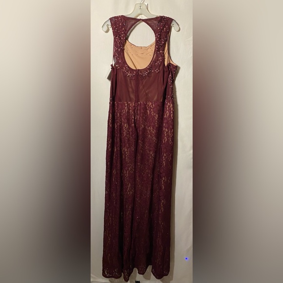 David's Bridal City Triangles Wine Red Lace Mermaid Beaded Sides Size 21 XXL - Picture 11 of 11